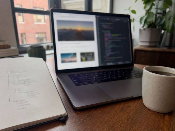 Astro GitHub Pages 블로그 작업 책상 사진 1